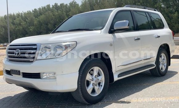 Buy Import Toyota Land Cruiser White Car in Import - Dubai in Ashanti Buy Import Toyota Land Cruiser White Car in Import - Dubai in Ashanti
