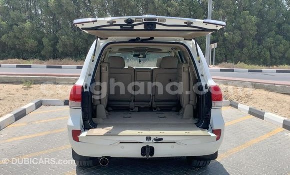 Buy Import Toyota Land Cruiser White Car in Import - Dubai in Ashanti Buy Import Toyota Land Cruiser White Car in Import - Dubai in Ashanti