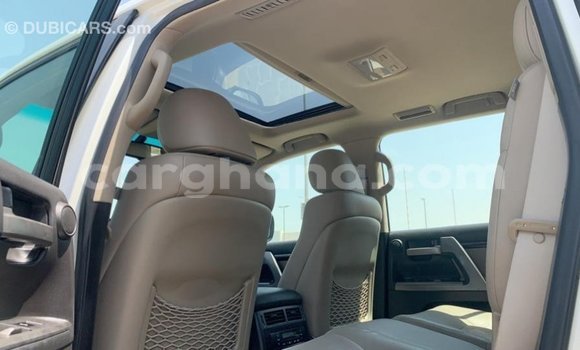 Buy Import Toyota Land Cruiser White Car in Import - Dubai in Ashanti Buy Import Toyota Land Cruiser White Car in Import - Dubai in Ashanti