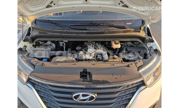 Buy Import Hyundai Cargo White Car in Import - Dubai in Ashanti Buy Import Hyundai Cargo White Car in Import - Dubai in Ashanti