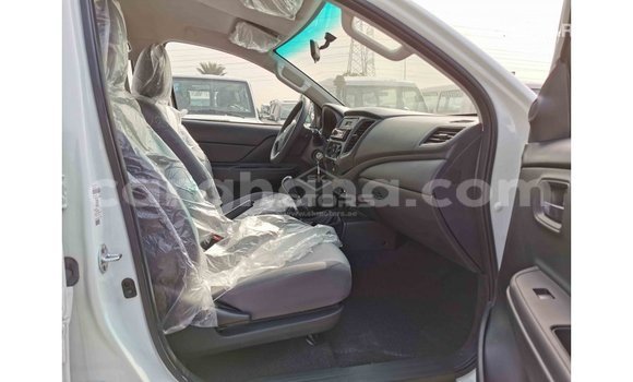 Sayi Imported Mitsubishi L200 White Mota in Import - Dubai a Ashanti Sayi Imported Mitsubishi L200 White Mota in Import - Dubai a Ashanti