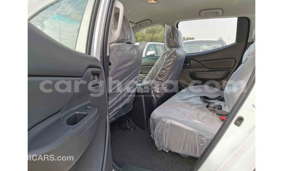 Sayi Imported Mitsubishi L200 White Mota in Import - Dubai a Ashanti Sayi Imported Mitsubishi L200 White Mota in Import - Dubai a Ashanti