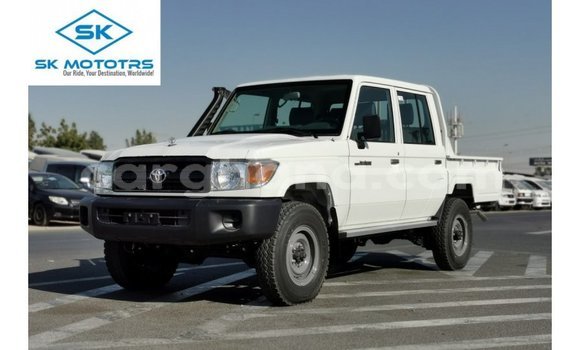 Sayi Imported Toyota Land Cruiser White Mota in Import - Dubai a Ashanti Sayi Imported Toyota Land Cruiser White Mota in Import - Dubai a Ashanti