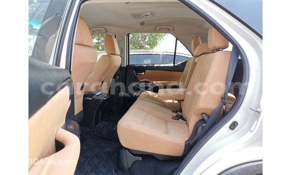 Sayi Imported Toyota Fortuner White Mota in Import - Dubai a Ashanti Sayi Imported Toyota Fortuner White Mota in Import - Dubai a Ashanti