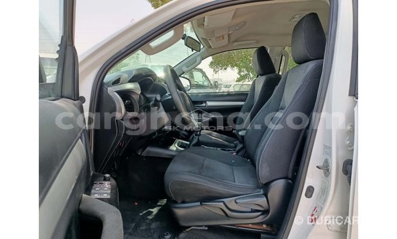 Sayi Imported Toyota Hilux White Mota in Import - Dubai a Ashanti Sayi Imported Toyota Hilux White Mota in Import - Dubai a Ashanti