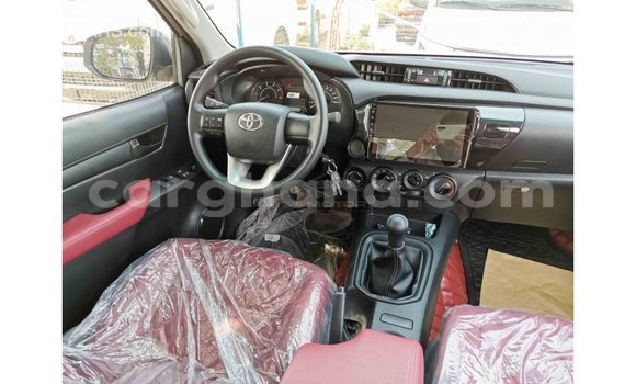 Sayi Imported Toyota Hilux White Mota in Import - Dubai a Ashanti Sayi Imported Toyota Hilux White Mota in Import - Dubai a Ashanti