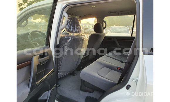 Sayi Imported Toyota Land Cruiser White Mota in Import - Dubai a Ashanti Sayi Imported Toyota Land Cruiser White Mota in Import - Dubai a Ashanti