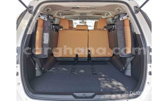 Sayi Imported Toyota Fortuner White Mota in Import - Dubai a Ashanti Sayi Imported Toyota Fortuner White Mota in Import - Dubai a Ashanti