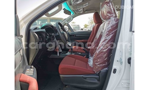Sayi Imported Toyota Hilux White Mota in Import - Dubai a Ashanti Sayi Imported Toyota Hilux White Mota in Import - Dubai a Ashanti