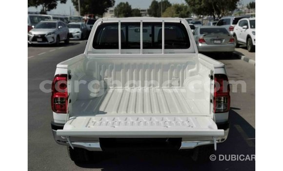 Sayi Imported Toyota Hilux White Mota in Import - Dubai a Ashanti Sayi Imported Toyota Hilux White Mota in Import - Dubai a Ashanti
