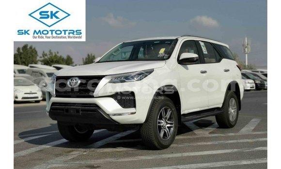 Sayi Imported Toyota Fortuner White Mota in Import - Dubai a Ashanti Sayi Imported Toyota Fortuner White Mota in Import - Dubai a Ashanti