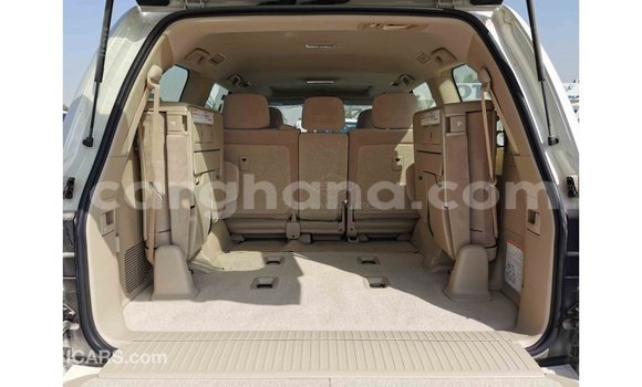 Sayi Imported Toyota Land Cruiser White Mota in Import - Dubai a Ashanti Sayi Imported Toyota Land Cruiser White Mota in Import - Dubai a Ashanti