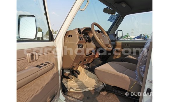 Buy Import Toyota Land Cruiser White Car in Import - Dubai in Ashanti Buy Import Toyota Land Cruiser White Car in Import - Dubai in Ashanti