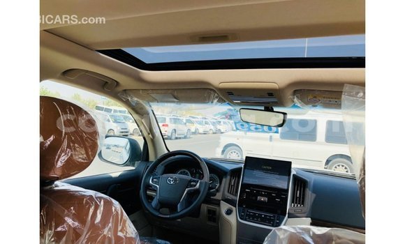 Buy Import Toyota Land Cruiser White Car in Import - Dubai in Ashanti Buy Import Toyota Land Cruiser White Car in Import - Dubai in Ashanti