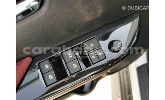 Sayi Imported Toyota Hilux White Mota in Import - Dubai a Ashanti Sayi Imported Toyota Hilux White Mota in Import - Dubai a Ashanti