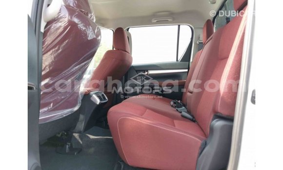 Sayi Imported Toyota Hilux White Mota in Import - Dubai a Ashanti Sayi Imported Toyota Hilux White Mota in Import - Dubai a Ashanti