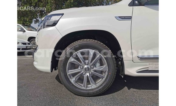 Ra Imported Toyota Land Cruiser funfun Ọkọ̀ in Import - Dubai ni Ashanti Ra Imported Toyota Land Cruiser funfun Ọkọ̀ in Import - Dubai ni Ashanti