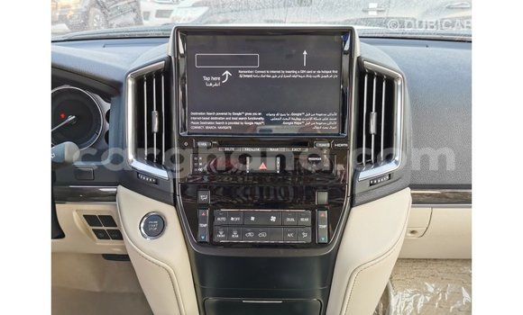 Sayi Imported Toyota Land Cruiser White Mota in Import - Dubai a Ashanti Sayi Imported Toyota Land Cruiser White Mota in Import - Dubai a Ashanti