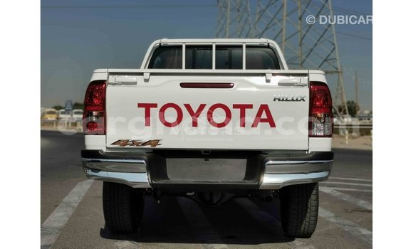 Sayi Imported Toyota Hilux White Mota in Import - Dubai a Ashanti Sayi Imported Toyota Hilux White Mota in Import - Dubai a Ashanti