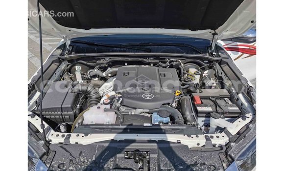 Sayi Imported Toyota Hilux White Mota in Import - Dubai a Ashanti Sayi Imported Toyota Hilux White Mota in Import - Dubai a Ashanti