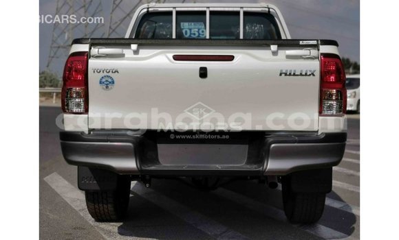 Ra Imported Toyota Hilux funfun Ọkọ̀ in Import - Dubai ni Ashanti Ra Imported Toyota Hilux funfun Ọkọ̀ in Import - Dubai ni Ashanti