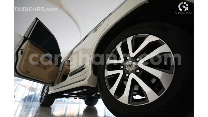 Big with watermark toyota land cruiser ashanti import dubai 28818