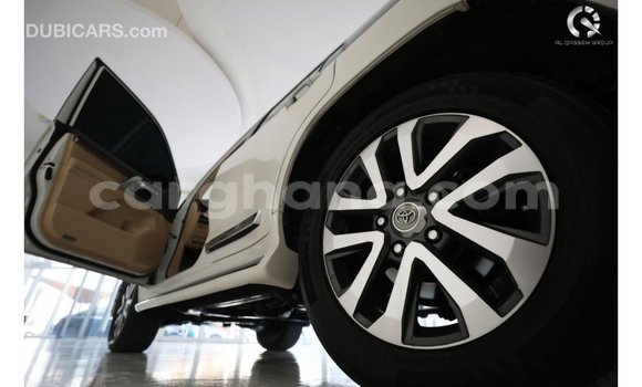 Buy Import Toyota Land Cruiser White Car in Import - Dubai in Ashanti Buy Import Toyota Land Cruiser White Car in Import - Dubai in Ashanti
