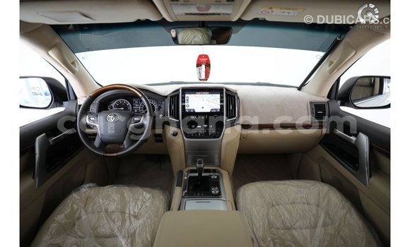Buy Import Toyota Land Cruiser White Car in Import - Dubai in Ashanti Buy Import Toyota Land Cruiser White Car in Import - Dubai in Ashanti