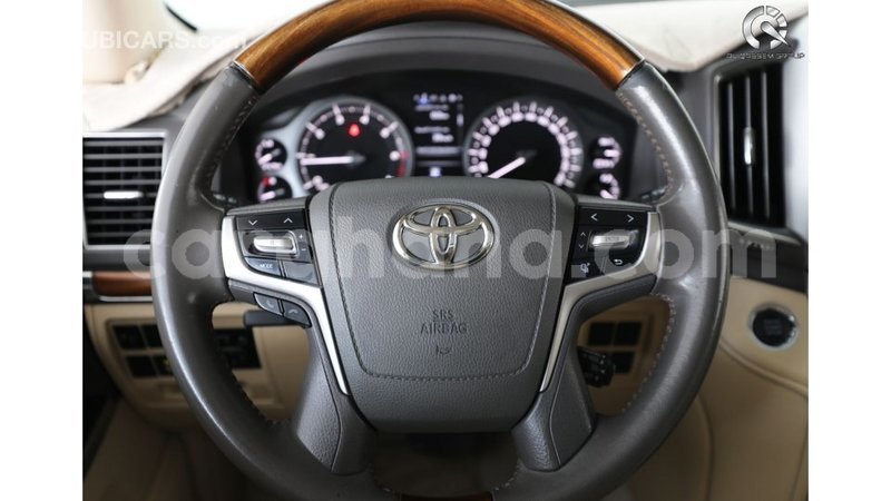 Big with watermark toyota land cruiser ashanti import dubai 28818