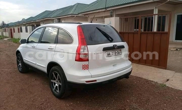 Ra Àlòkù Honda CR–V funfun Ọkọ̀ in Accra ni Greater Accra
