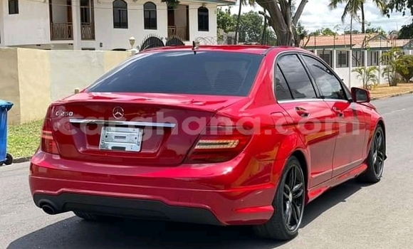 Ra Àlòkù Mercedes‒Benz 300–Series Red Ọkọ̀ in Accra ni Greater Accra
