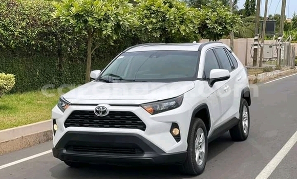 Buy Used Toyota RAV4 White Car in Accra in Greater Accra Buy Used Toyota RAV4 White Car in Accra in Greater Accra