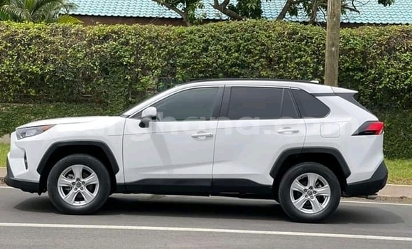 Buy Used Toyota RAV4 White Car in Accra in Greater Accra Buy Used Toyota RAV4 White Car in Accra in Greater Accra