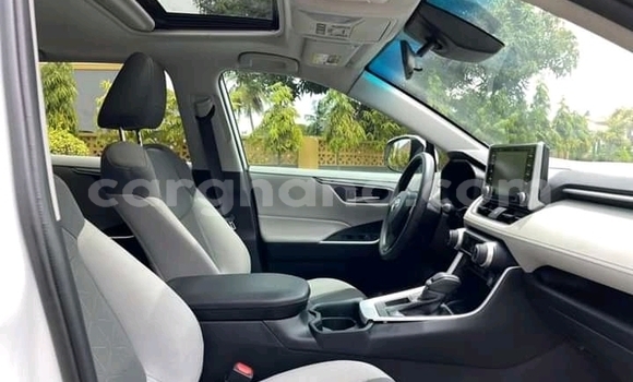Buy Used Toyota RAV4 White Car in Accra in Greater Accra Buy Used Toyota RAV4 White Car in Accra in Greater Accra