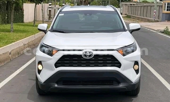 Buy Used Toyota RAV4 White Car in Accra in Greater Accra Buy Used Toyota RAV4 White Car in Accra in Greater Accra