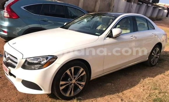 Sayi Na hannu Mercedes‒Benz 300–Series White Mota in Accra a Greater Accra