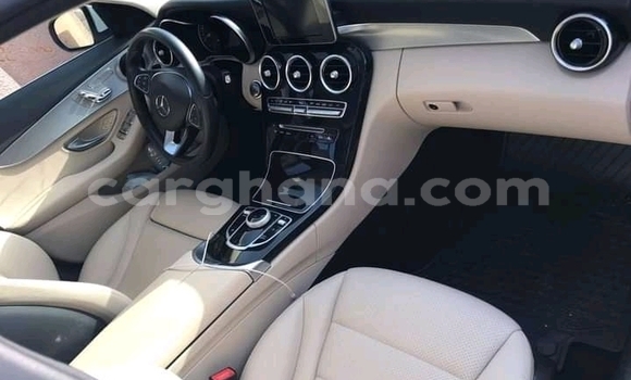 Sayi Na hannu Mercedes‒Benz 300–Series White Mota in Accra a Greater Accra Sayi Na hannu Mercedes‒Benz 300–Series White Mota in Accra a Greater Accra