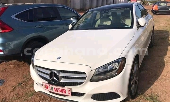 Sayi Na hannu Mercedes‒Benz 300–Series White Mota in Accra a Greater Accra Sayi Na hannu Mercedes‒Benz 300–Series White Mota in Accra a Greater Accra