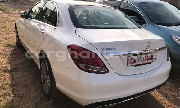 Sayi Na hannu Mercedes‒Benz 300–Series White Mota in Accra a Greater Accra Sayi Na hannu Mercedes‒Benz 300–Series White Mota in Accra a Greater Accra