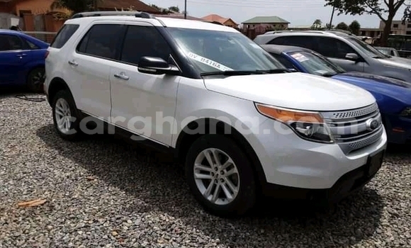 Ra Àlòkù Ford Explorer funfun Ọkọ̀ in Accra ni Greater Accra