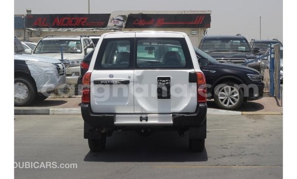 Buy Import Nissan Patrol White Car in Import - Dubai in Ashanti Buy Import Nissan Patrol White Car in Import - Dubai in Ashanti