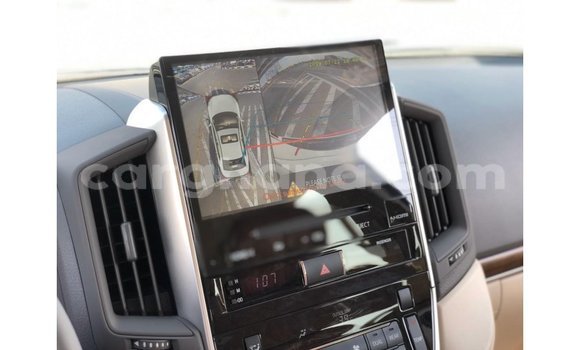 Sayi Imported Toyota Land Cruiser White Mota in Import - Dubai a Ashanti Sayi Imported Toyota Land Cruiser White Mota in Import - Dubai a Ashanti