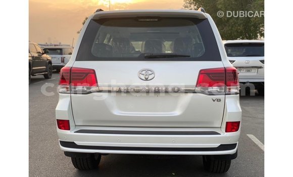 Sayi Imported Toyota Land Cruiser White Mota in Import - Dubai a Ashanti Sayi Imported Toyota Land Cruiser White Mota in Import - Dubai a Ashanti