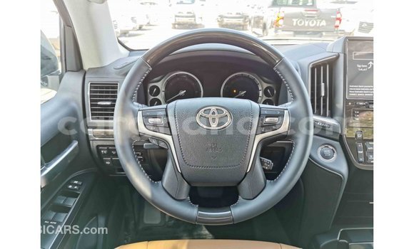 Sayi Imported Toyota Land Cruiser White Mota in Import - Dubai a Ashanti Sayi Imported Toyota Land Cruiser White Mota in Import - Dubai a Ashanti
