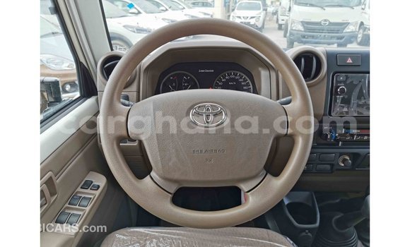 Sayi Imported Toyota Land Cruiser White Mota in Import - Dubai a Ashanti Sayi Imported Toyota Land Cruiser White Mota in Import - Dubai a Ashanti