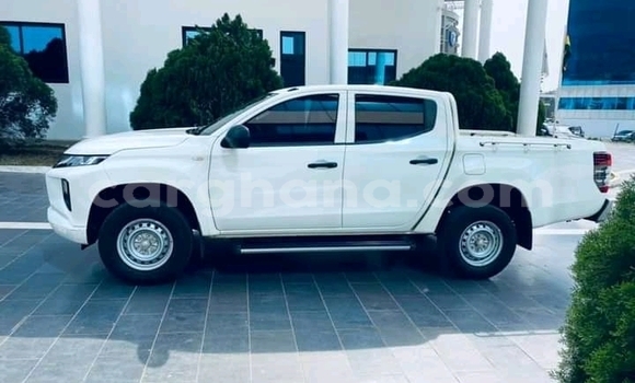 Sayi Na hannu Mitsubishi L200 White Mota in Accra a Greater Accra Sayi Na hannu Mitsubishi L200 White Mota in Accra a Greater Accra