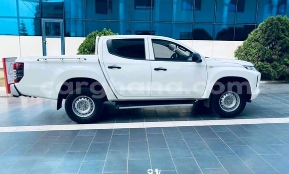 Sayi Na hannu Mitsubishi L200 White Mota in Accra a Greater Accra Sayi Na hannu Mitsubishi L200 White Mota in Accra a Greater Accra