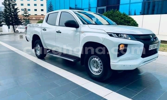 Sayi Na hannu Mitsubishi L200 White Mota in Accra a Greater Accra Sayi Na hannu Mitsubishi L200 White Mota in Accra a Greater Accra