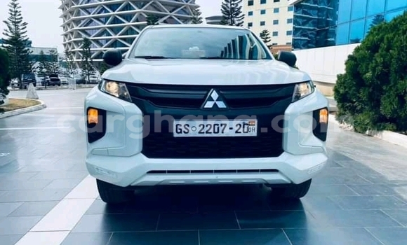 Sayi Na hannu Mitsubishi L200 White Mota in Accra a Greater Accra Sayi Na hannu Mitsubishi L200 White Mota in Accra a Greater Accra