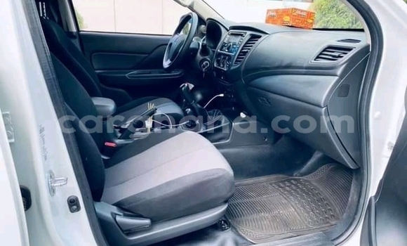 Sayi Na hannu Mitsubishi L200 White Mota in Accra a Greater Accra Sayi Na hannu Mitsubishi L200 White Mota in Accra a Greater Accra